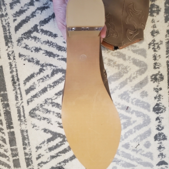 Fashion boots.  Cowgirl high heel. Clogs ankle boots. NWOT. Embroidery sz43 - Picture 6 of 9